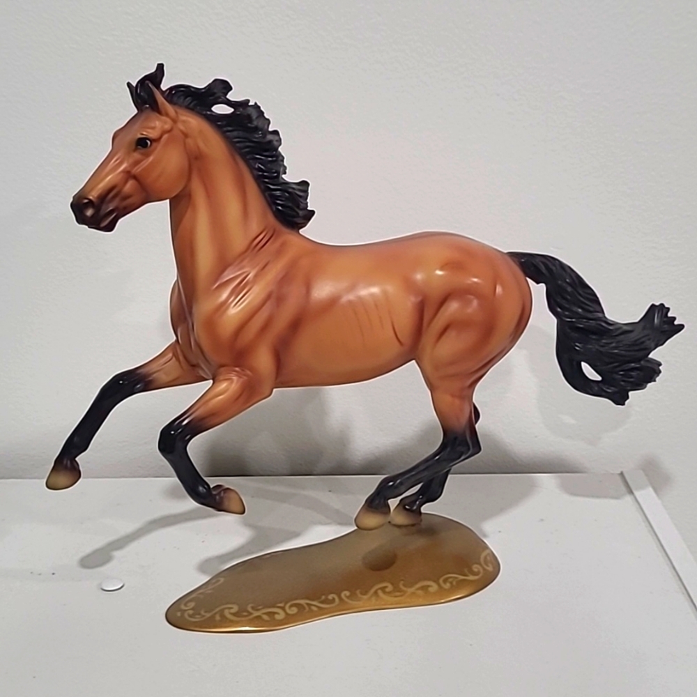 Breyer 2010 Holiday Horse Jewel